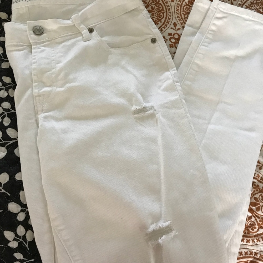 NWOT White Old Navy Sweetheart straight leg jeans